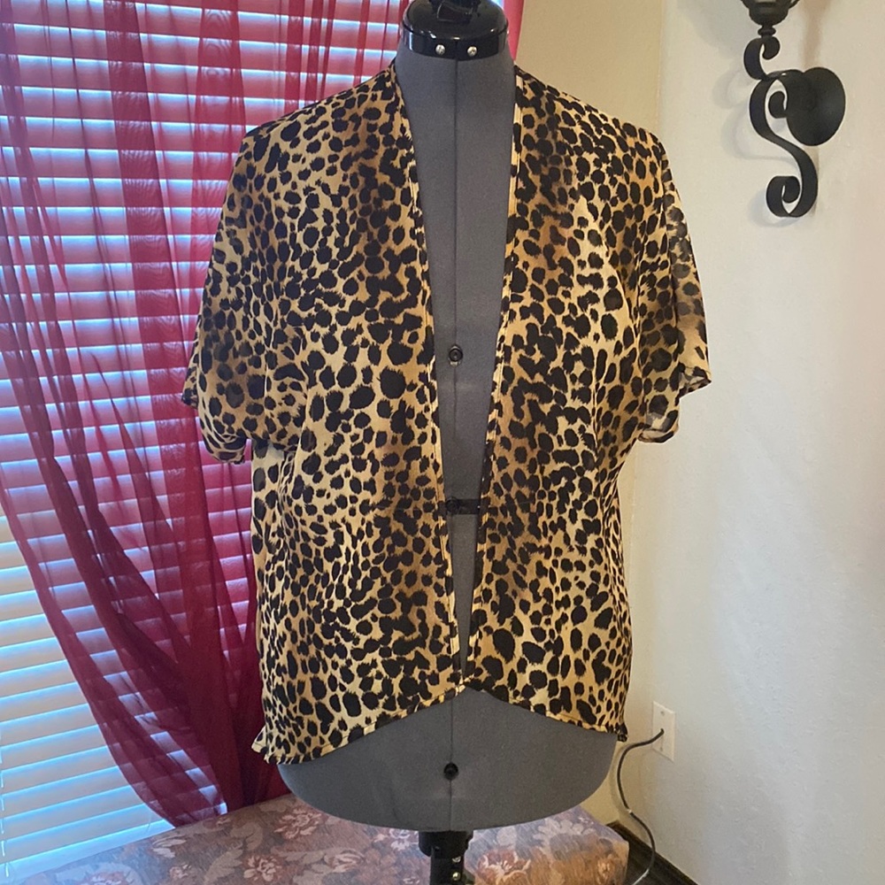 Sheer animal print short sleeve kimono